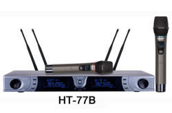 True Diversity UHF Wireless Microphone System